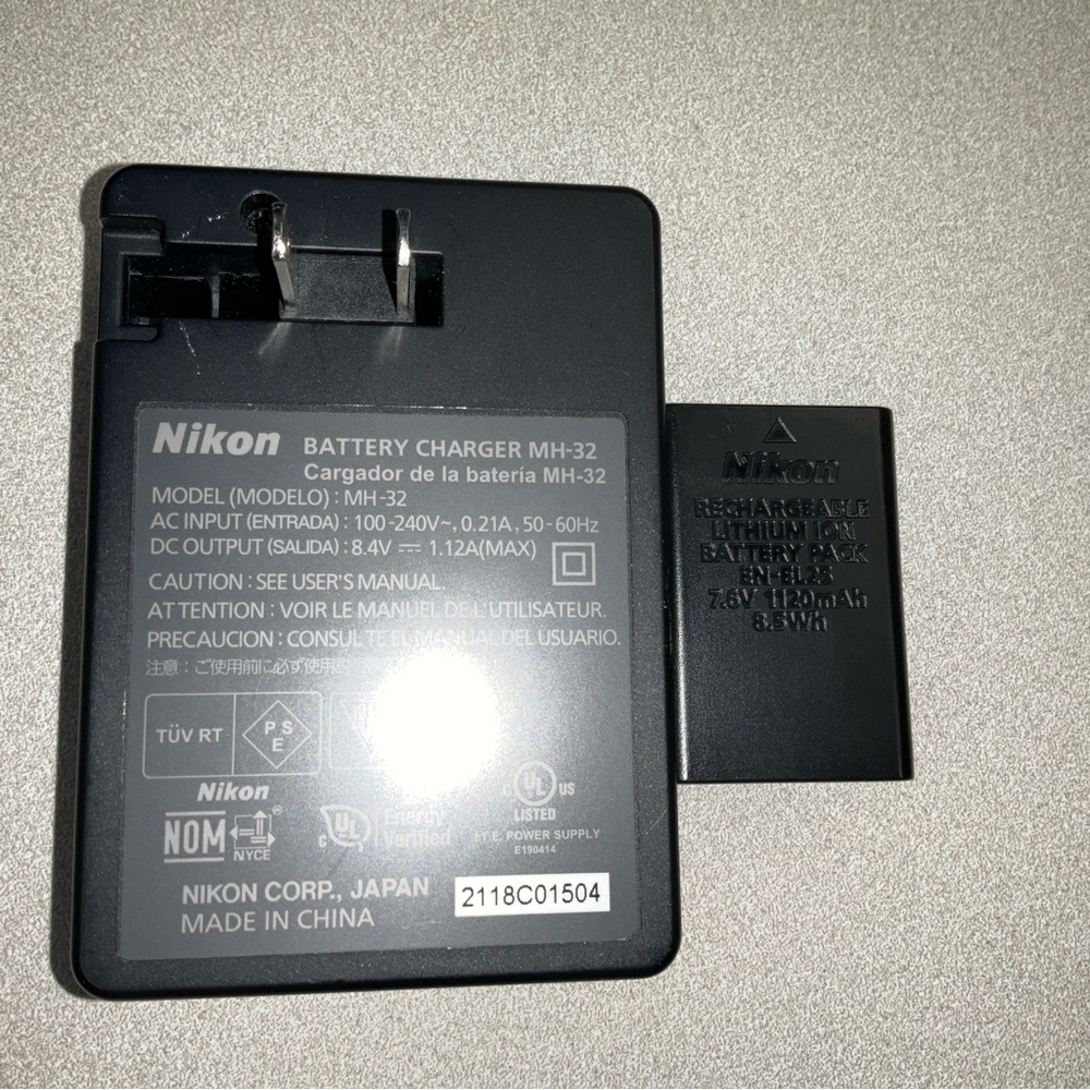Nikon MH-32 Battery Charger + Nikon EN-EL 25 Battery - Picture 8 of 10